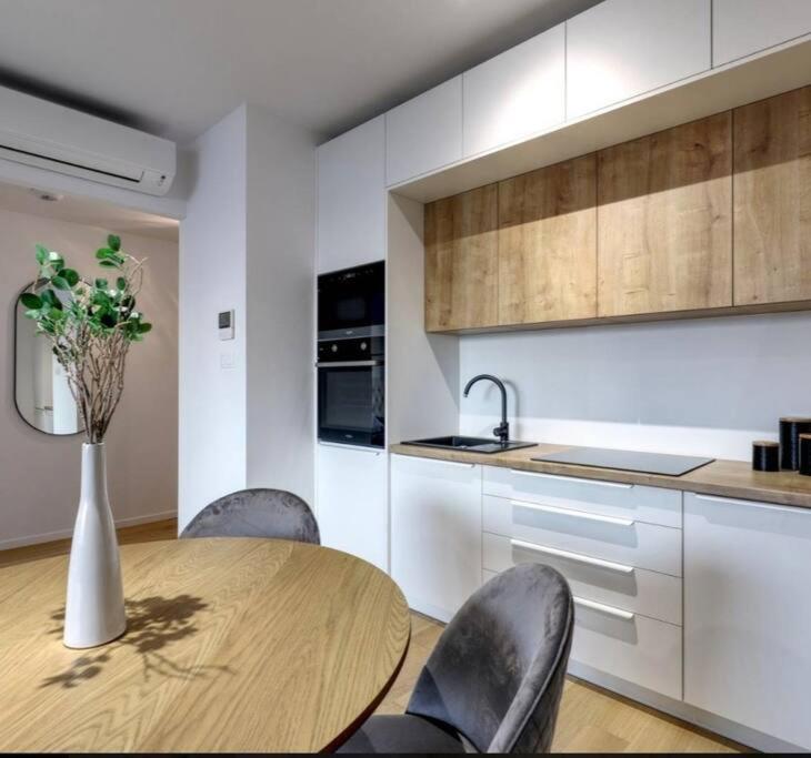 Klinger Apartment Bratislava Bagian luar foto
