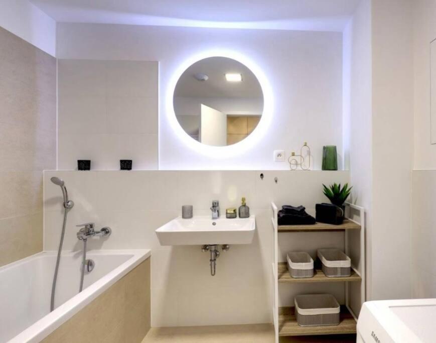 Klinger Apartment Bratislava Bagian luar foto
