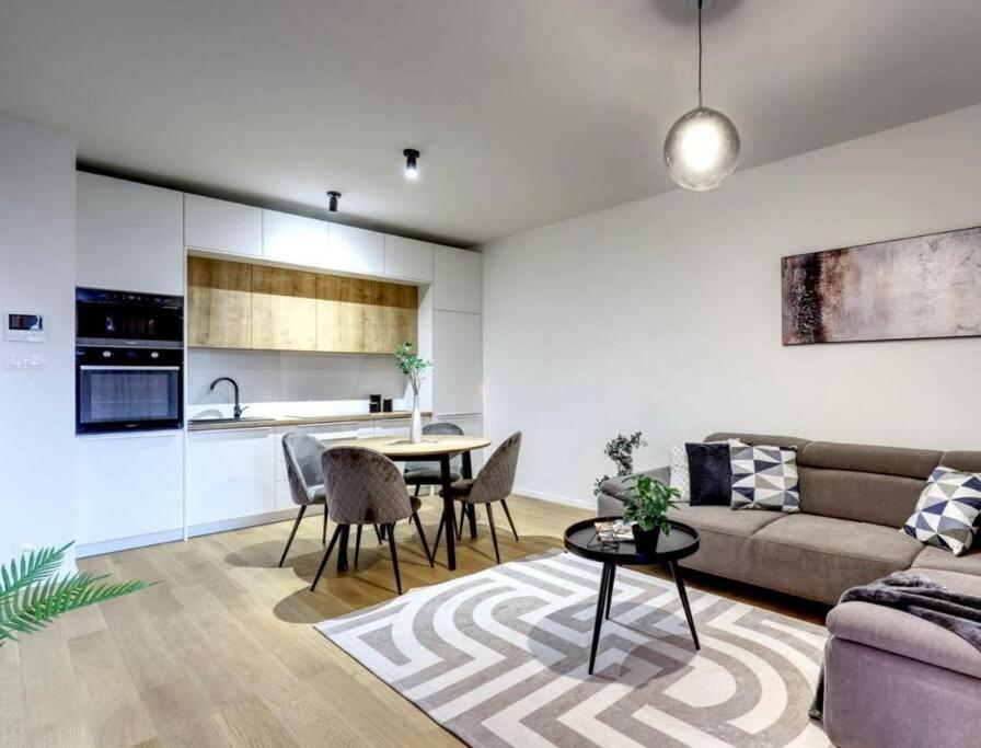 Klinger Apartment Bratislava Bagian luar foto